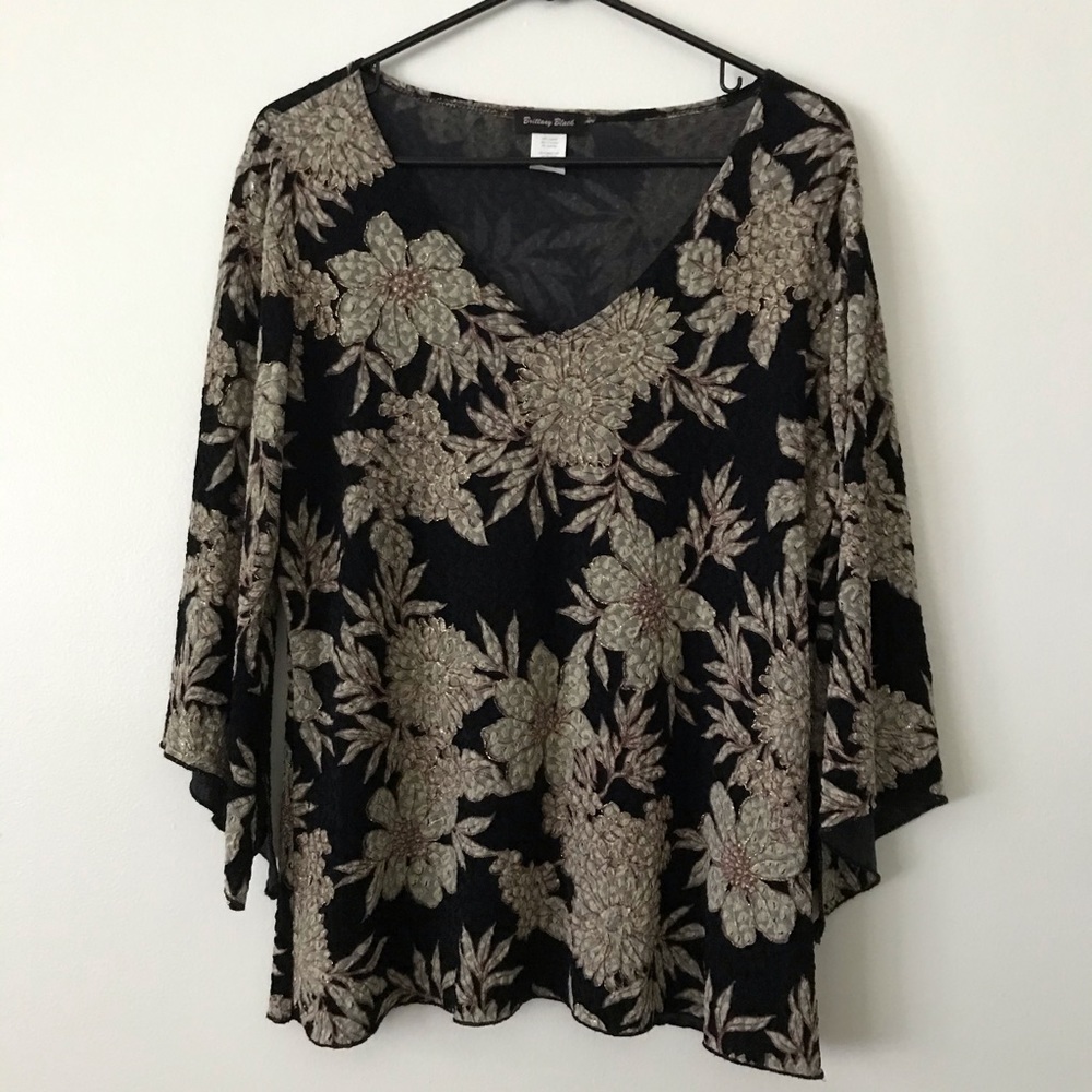 Brittney Black Top 👚blackw/flower 🌸print